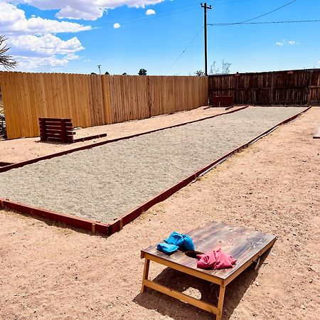 Private Jt Cabin - Ev L2 Station, Hammocks, Fire Pit, Bbq, Bocce Ball, Cornhole Yucca Valley Zewnętrze zdjęcie